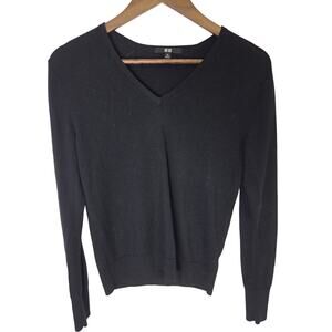 Uniqlo Womens Black V Neck Lightweight Wool Sweater Size XS